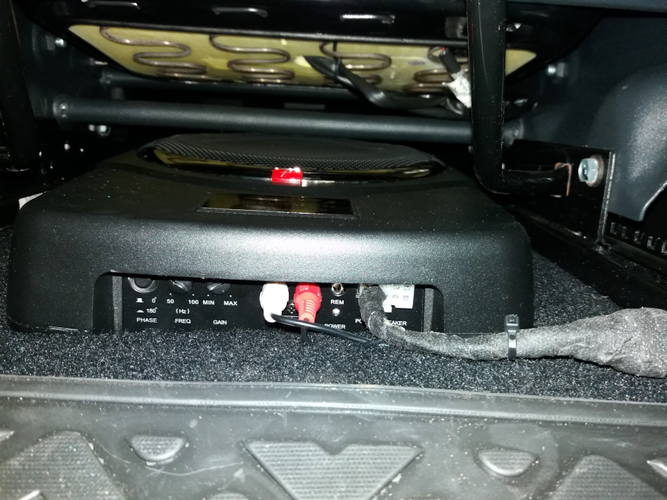 Саб под пассажирским креслом — УАЗ Patriot