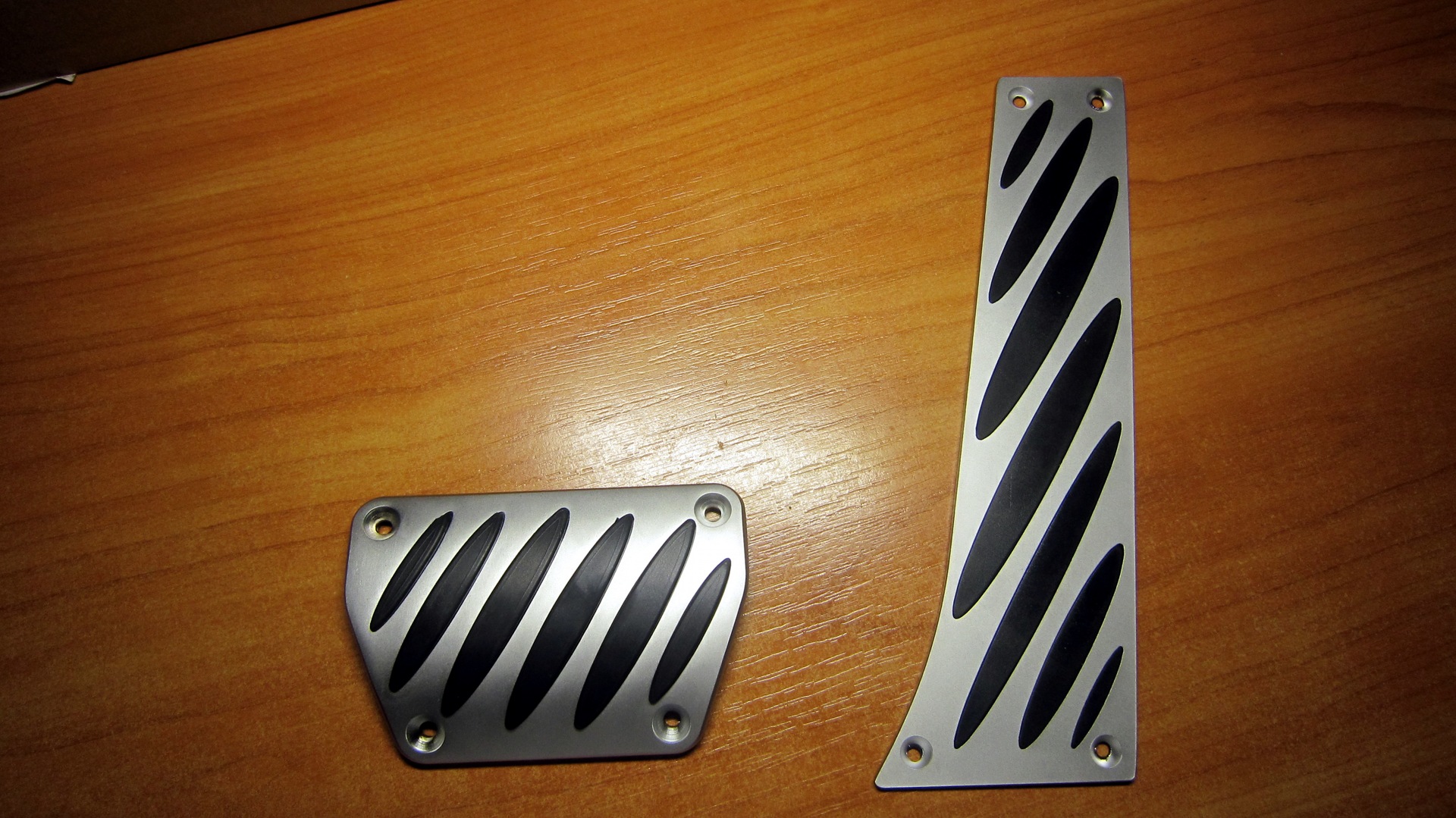 Алюминиевые накладки на педали BMW Perfomance ( 35 00 0 304 643 ) — BMW ...