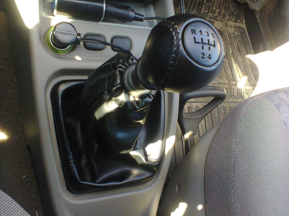 Ручка кпп и чехол — Lada Калина Универсал (1G), 1,6 л, 2011 года ...