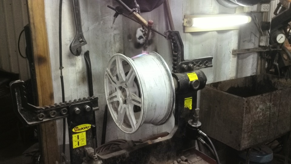 Заменил масло в двигателе, подшипники пятой скорости и сцепление ...