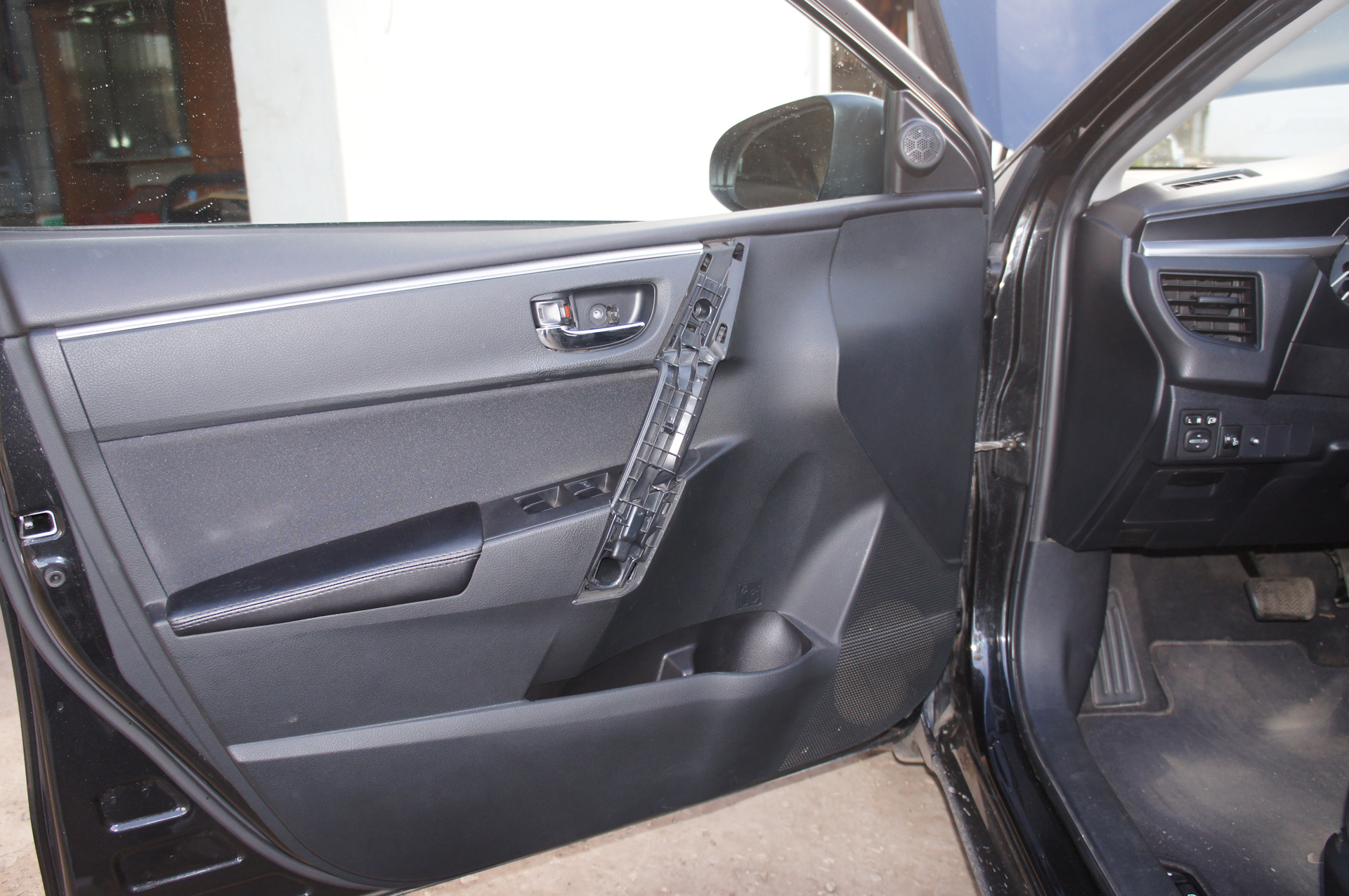 Установка высокочастотных динамиков (твиттеров) — Toyota Corolla (160 ...