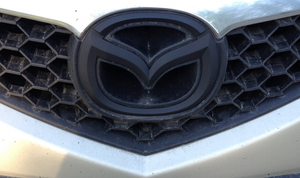 Покраска дворников и передней эмблемы. — Mazda 3 (1G) BK, 1,6 л, 2006 ...
