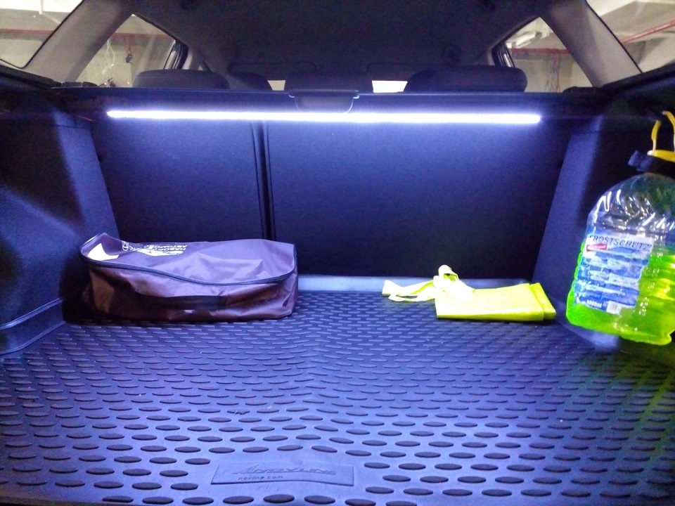 Подсветка двери багажника. Kia Ceed 2011 плафон подсветка багажника. Киа СИД 2 универсал подсветка багажника. Подсветка. Багажника Kia Ceed JD. Подсветка багажника Киа СИД JD SW.