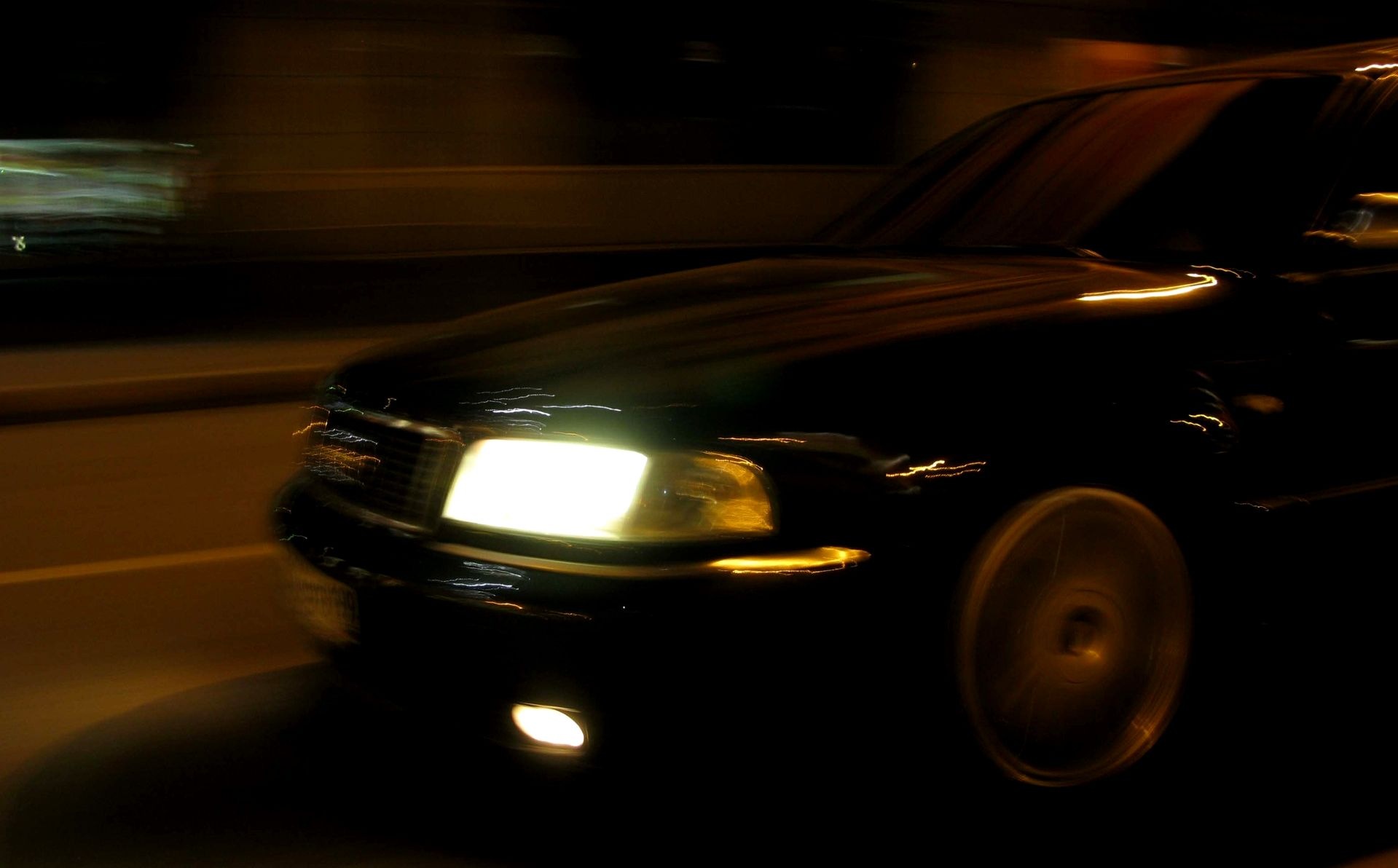 In motion — Audi S8 (D2), 4,2 л, 2000 года фотография DRIVE2