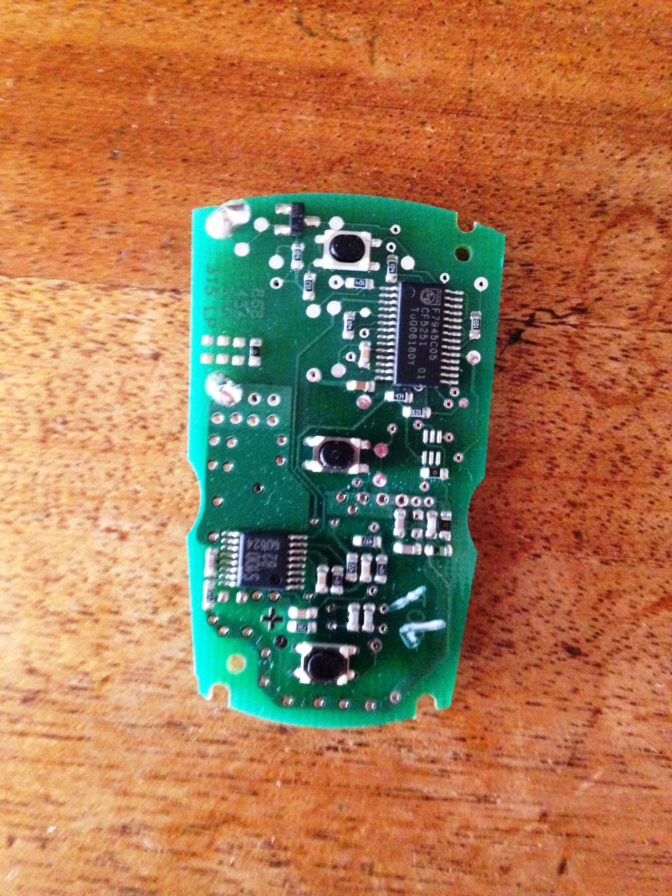 Замена батарейки в брелке - BMW 3 series (E90), 2 л, 2008 года электроника DRIVE