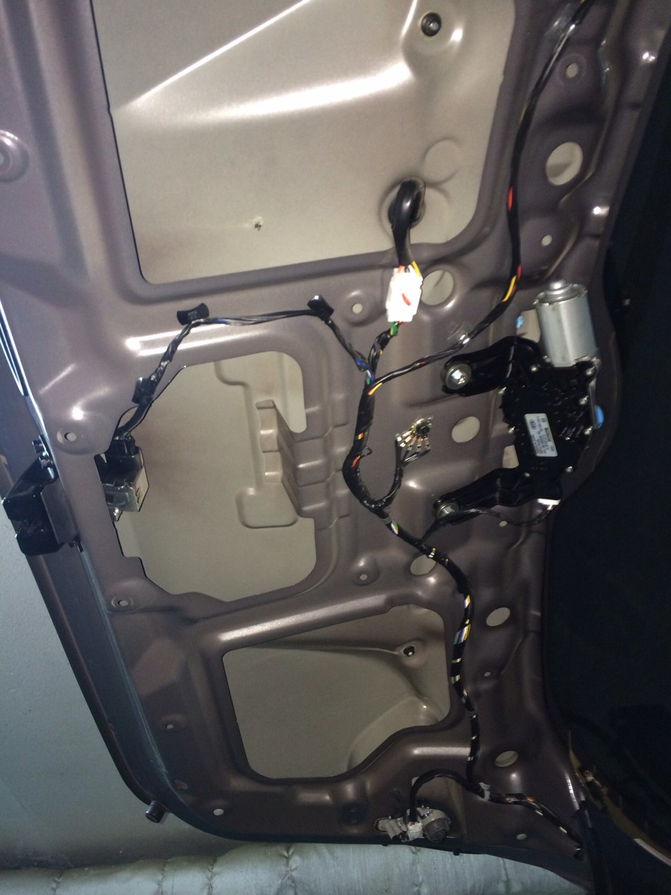Вибро-шумоизоляция крышки багажника — Hyundai ix35, 2 л, 2012 года ...
