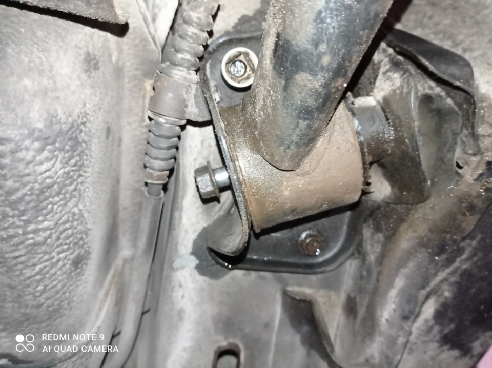 Замена сайлентблоков задней балки — Chevrolet Aveo Sedan (1G), 1,4 л ...