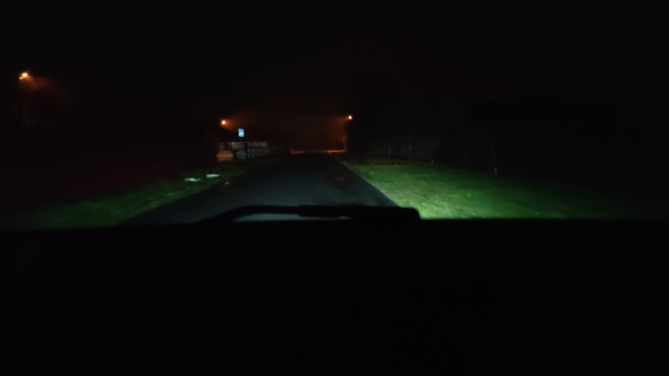 Заменил лампы в линзах так как одна лампа замигала. Установил тоже ...