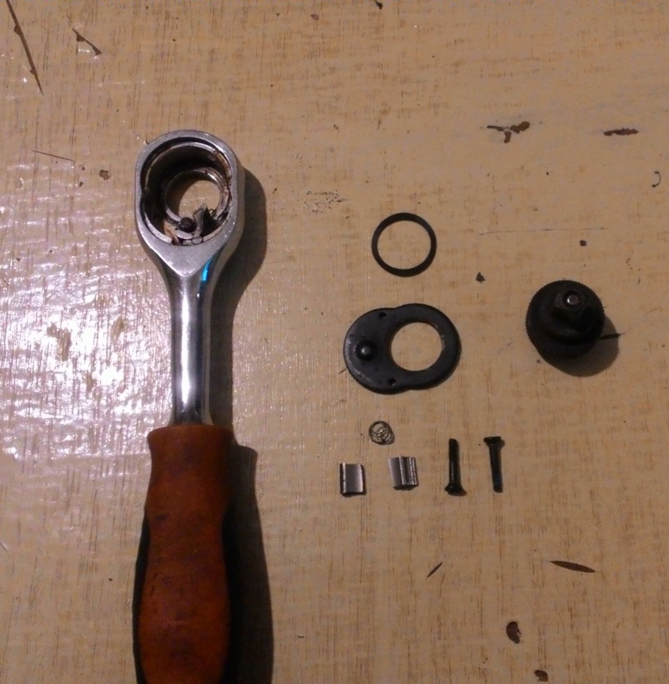 Сломанный ключ комбинированный трещетка