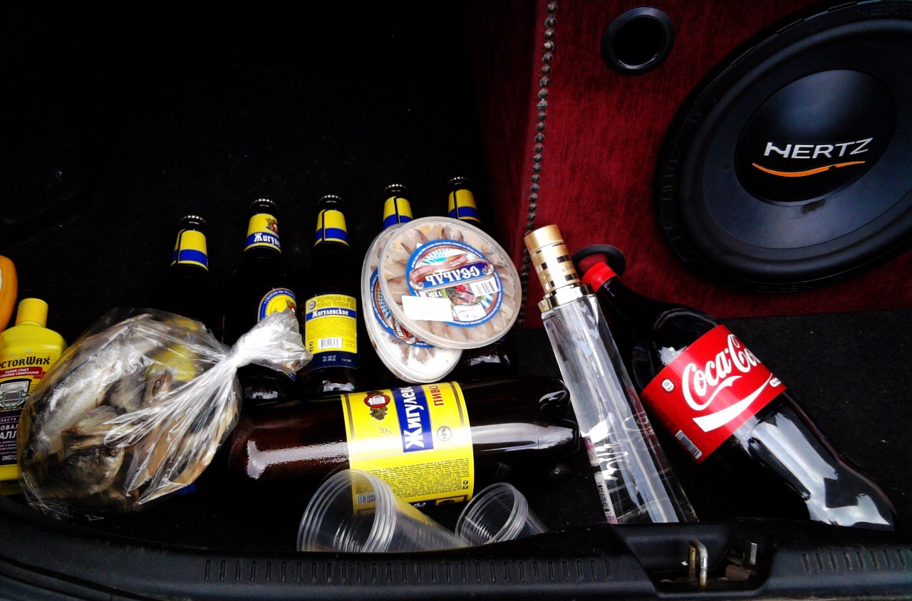 Пиво и водка в багажнике
