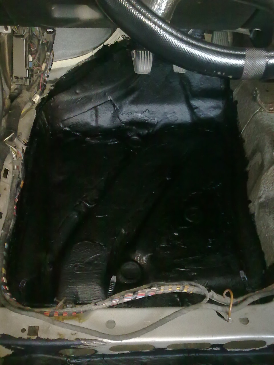 Питание бензонасоса, ну и из этого следует, лишь бы был повод разобрать ...