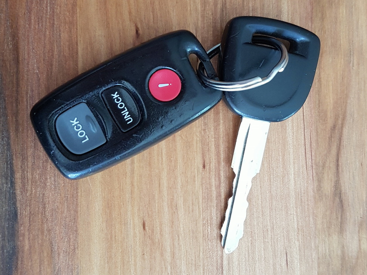 Ключи мазда 3 бк. Ключ Мазда 3 БК. Выкидной ключ Мазда 3. Mazda 3 ключ. Mazda 3 2006 ключ.