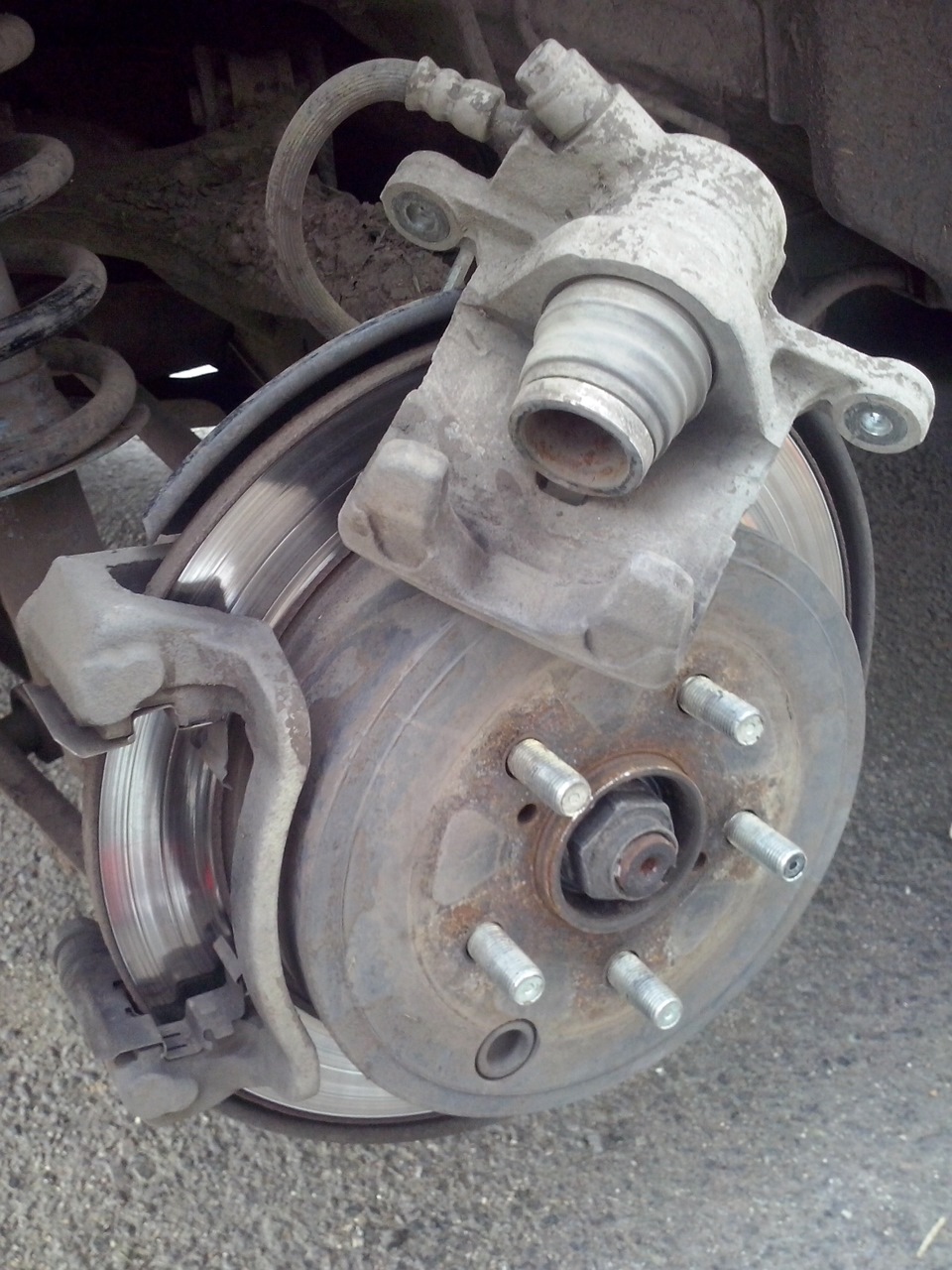 Замена задних колодок, профилактика суппорта — Subaru Forester (SH), 2 ...