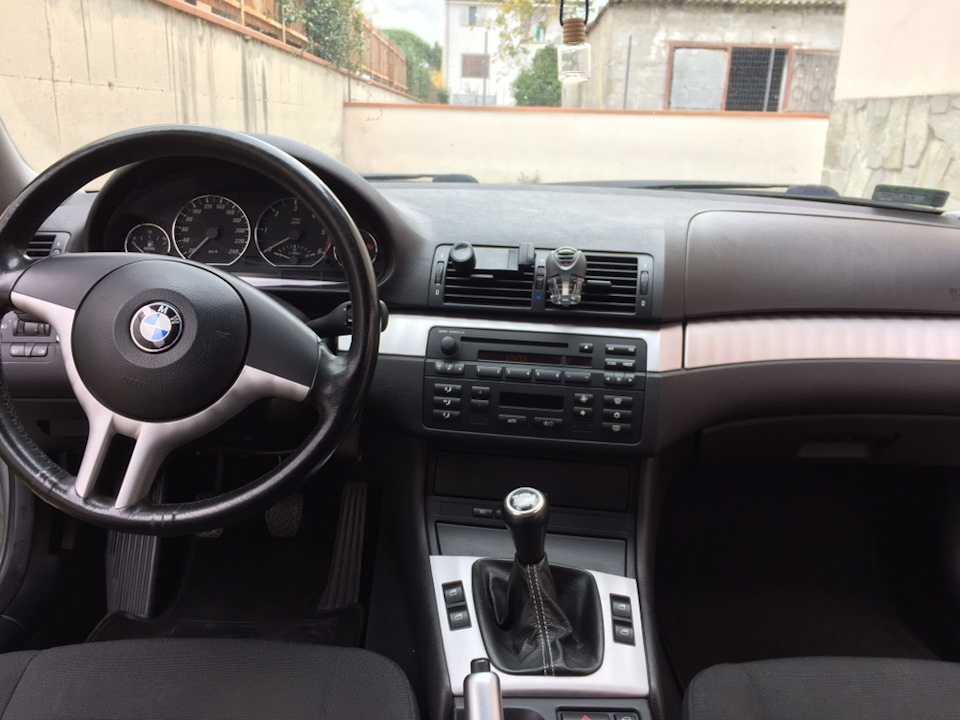 Фото салона 3. BMW 3 салон. БМВ 3 2005 салон. BMW 3 2007 салон. BMW 3 2006 салон.