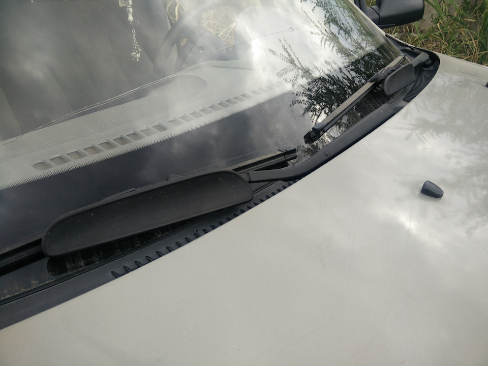 Установка спойлера на дворник пассажирский — Hyundai Accent (2G), 1,5 л ...
