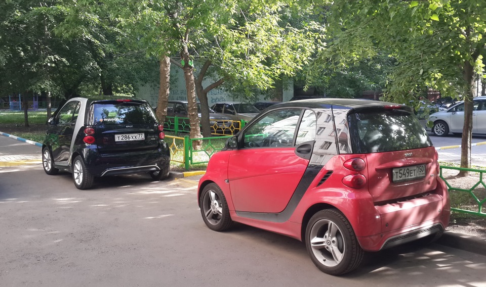 Чехов смартик. Smart Fortwo парковка. Smart Fortwo 2-й Рестайлинг 2012. Смартик машина. Смарт Сити драйв.