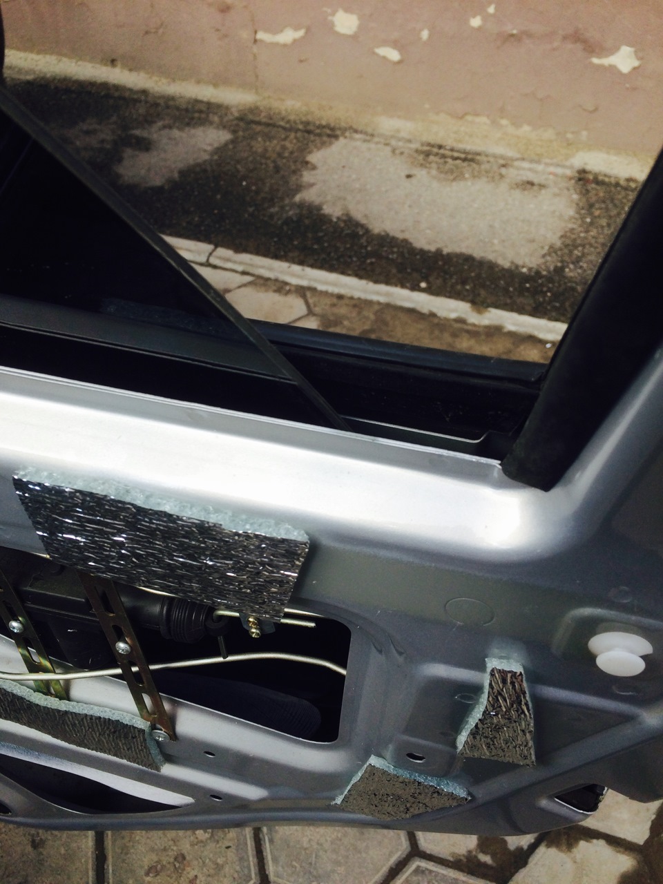 Замена бархоток. Пока задние — Lada Гранта, 1,6 л, 2014 года | запчасти ...