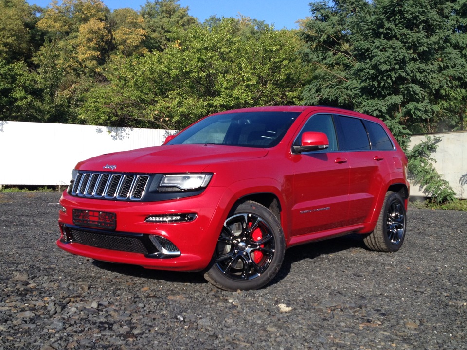 Jeep Grand Cherokee srt8 красный