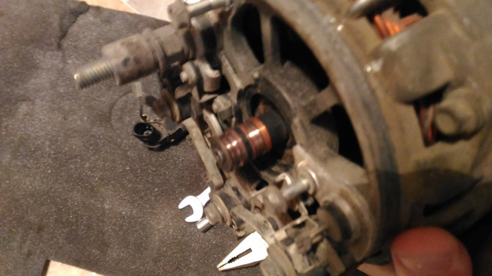 Стерлись щетки генератора — Lada Гранта, 1,6 л, 2012 года | своими ...