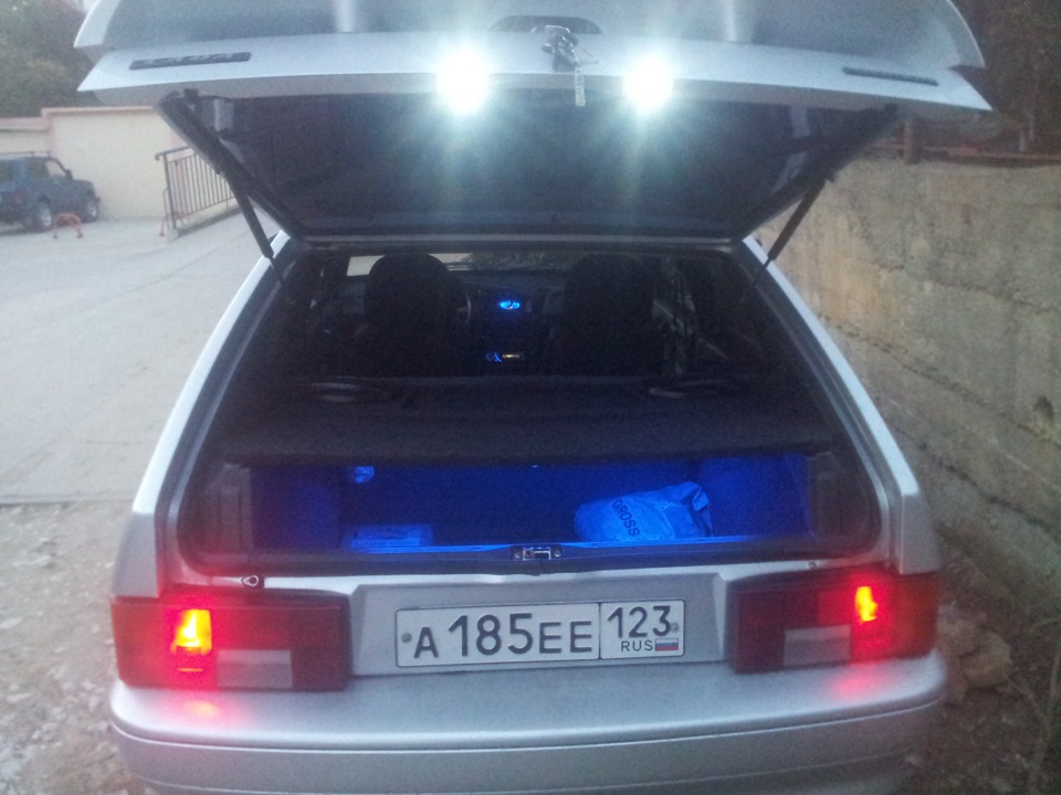 Подсветка багажника и значок "Lada" в салон — Lada 2114, 1,6 л, 2009 ...