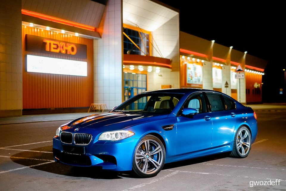 BMW m5 цвета Монте Карло