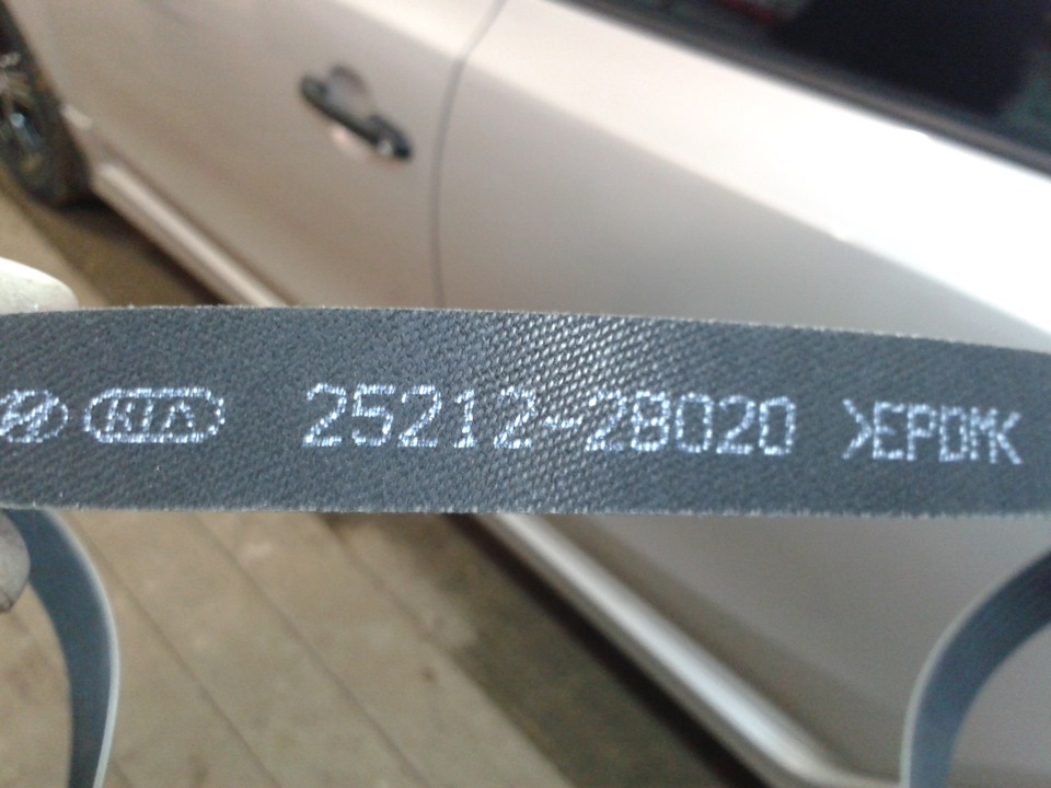 Замена обводного ролика ремня генератора — Hyundai i30 (1G), 1,6 л ...