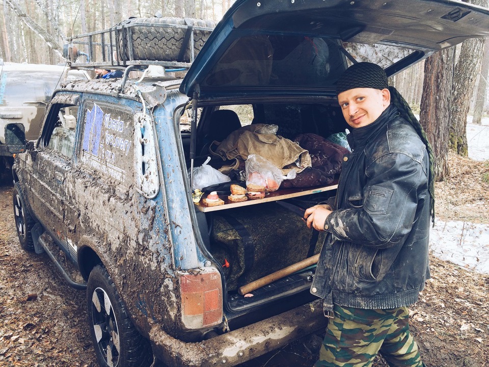 бутерброды с колбасой — Suzuki Jimny (1G)