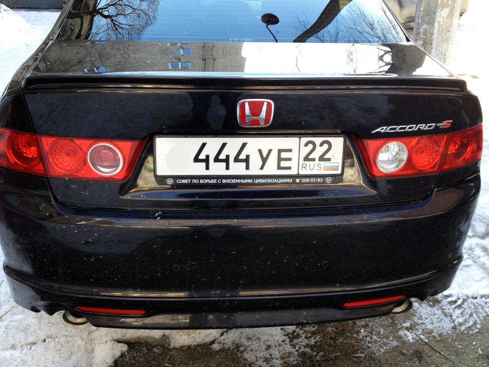 Без шильдика. Шильдик Type s Accord 7. Шильда Honda Accord 7 Type s. Шильдик Хонда Аккорд 8 красный. Шильдик Type s Honda.