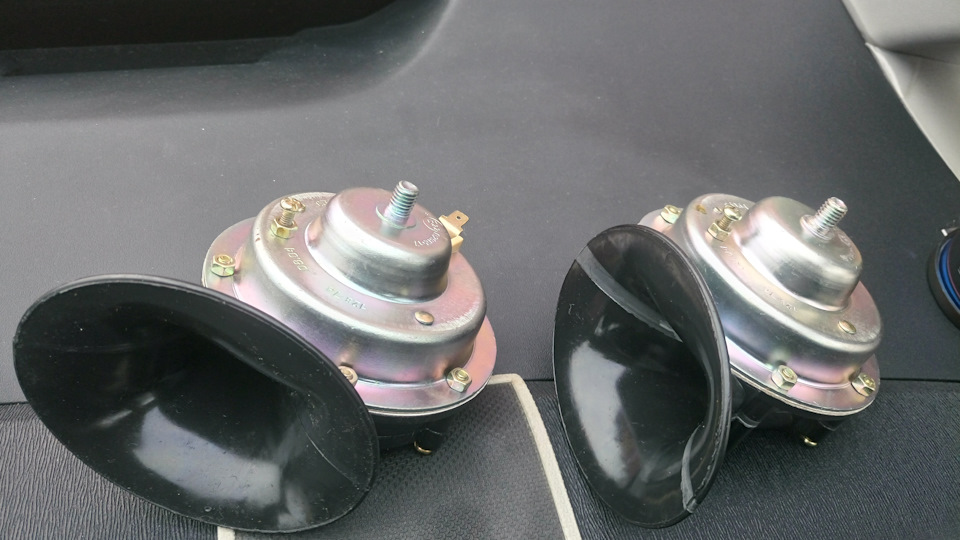 Как 3 электрика ставили волговские сигналы)) — Toyota Prius (20), 1,5 л ...