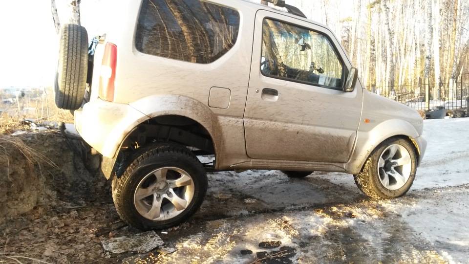 Проставки джимни. Сузуки Джимни лифт +50. Suzuki Jimny лифт. Сузуки Джимни лифт 2 дюйма. Сузуки Джимни на 31 колесах.