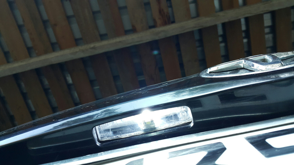 Замена ламп подсветки номера на светодиоды. - Toyota Camry (XV40), 2,4 л, 2006 г