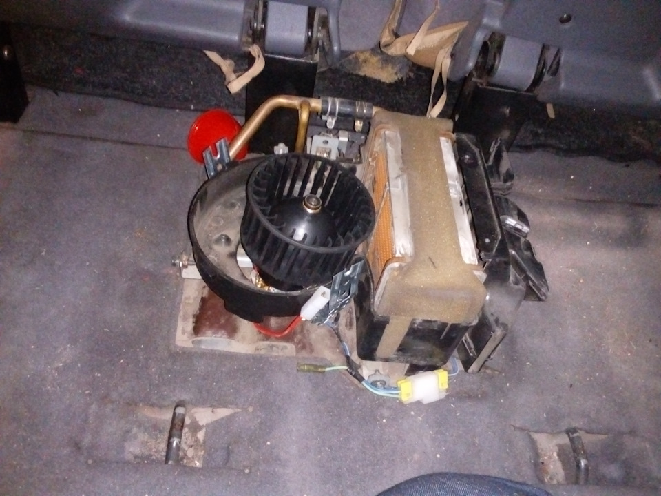 Где находится задняя печка на ниссан бассара Задняя печка Nissan 27300-9C115 - Nissan Serena Mk I (C23), 1,6 л, 1998 года эле