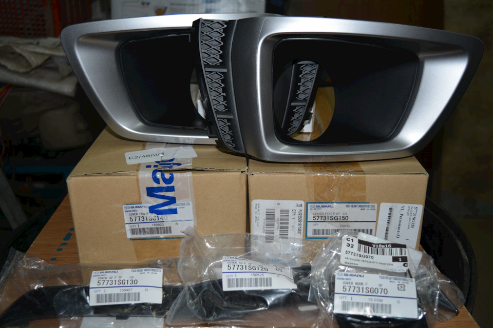 Комплектующие по разумным ценам ждал долго, самой труднодоступной, я бы даже назвал дефицитной-стала окантовка правой ПТФ, её цена в двое выше чем левой, объяснений этому так и не нашел)Цена за все 3900р — Subaru Forester (SJ). Запчасти на фото: 57731SG120, 57731SG130, 57731SG070