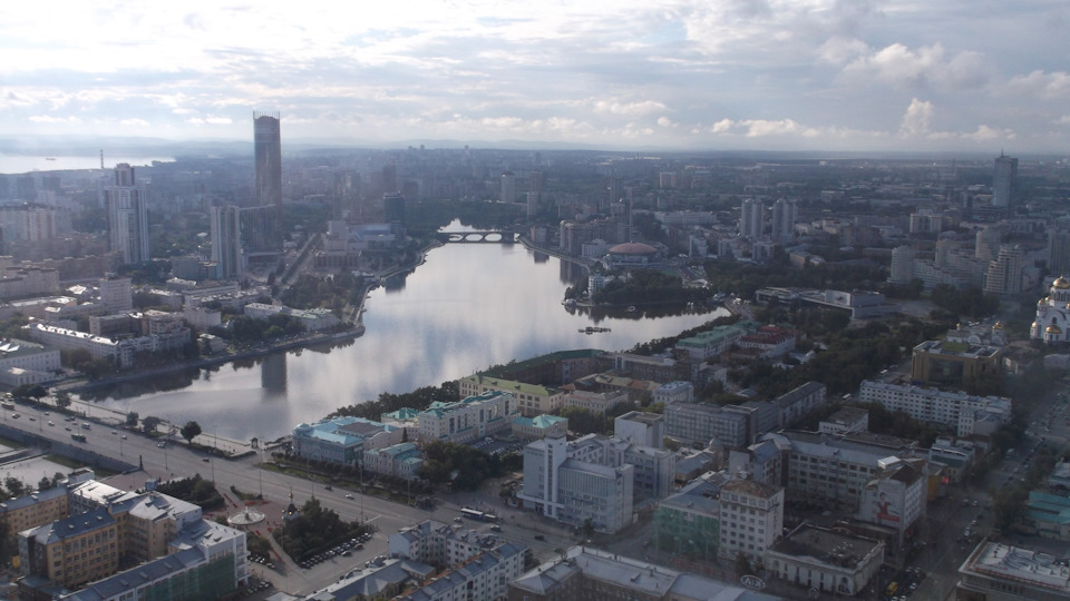 Ижевск екатеринбург. Екатеринбург Ижевск. Пермь или Екатеринбург. Что севернее Ижевск или Екатеринбург. Ижевск Екатеринбург города.