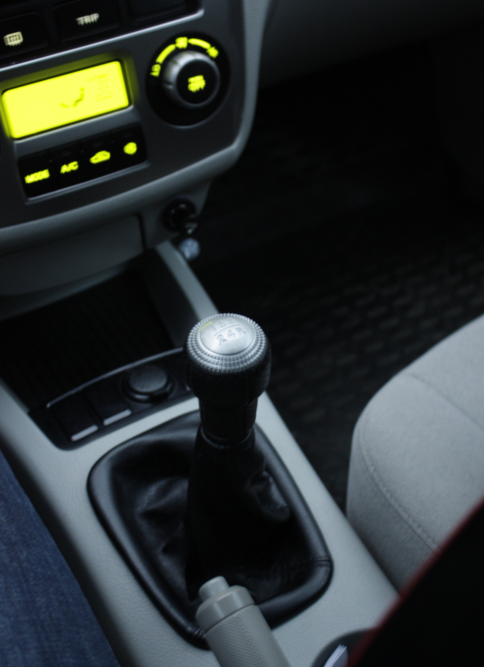 Ручка КПП — KIA Cerato (1G), 1,6 л, 2006 года | аксессуары | DRIVE2