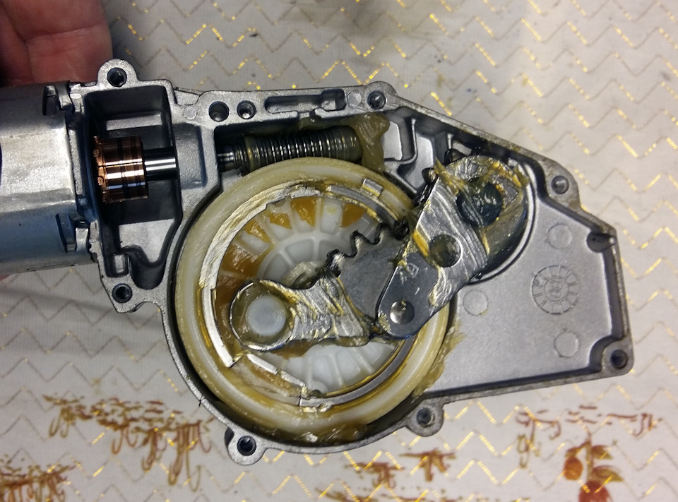 Ремонт привода дворника. Шестерня мотора стеклоочистителя е70. Рено меган 3. Ремонт привода дворника. Ремкомплект привода дворников.