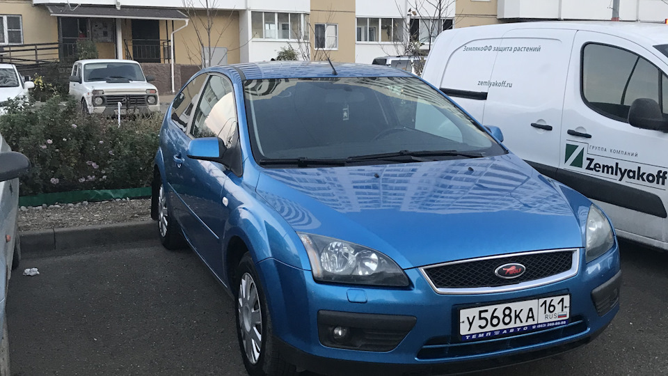 Замена лобового стекла — Ford Focus II Hatchback, 1,6 л, 2006 года ...