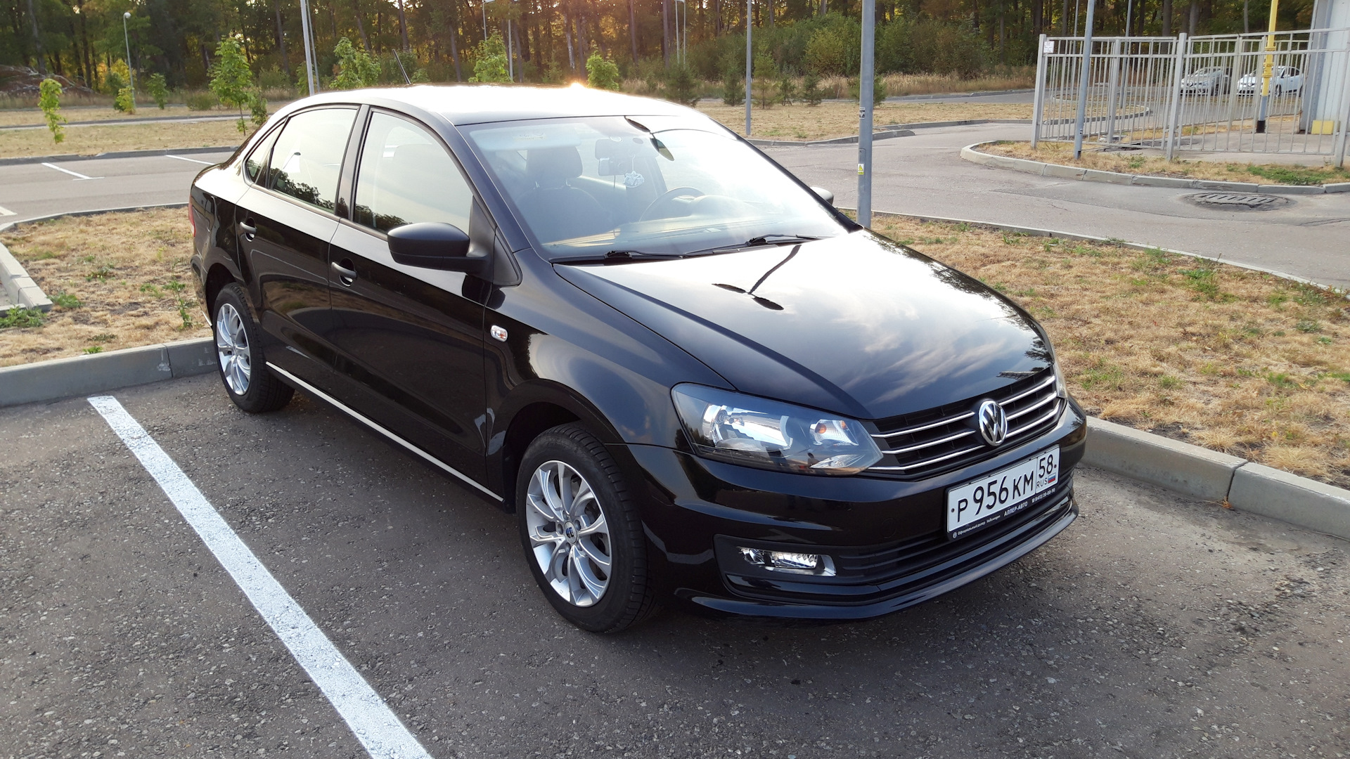 Volkswagen Polo 2015 черный