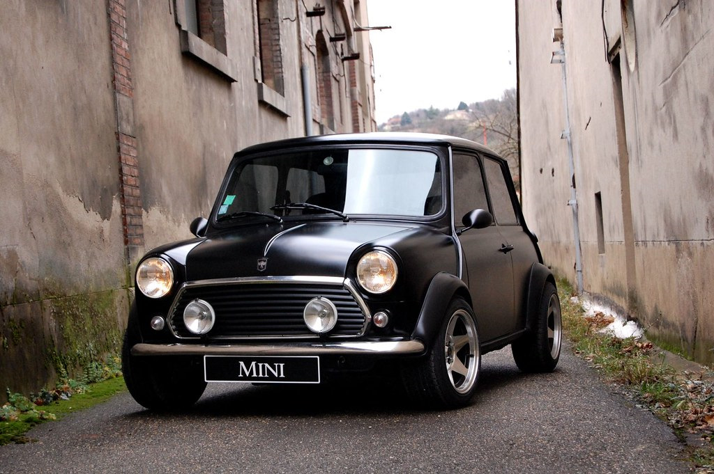 Мини крут. Austin Mini. Мини Купер старый 177. Mini Cooper Retro. Мини Купер ретро 84.