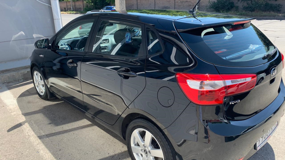 KIA Rio “Doberman”