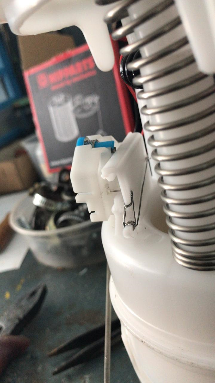 Ситроен С4 Picasso, замена бензонасоса. — Hyundai Sonata IV (EF), 2 л ...