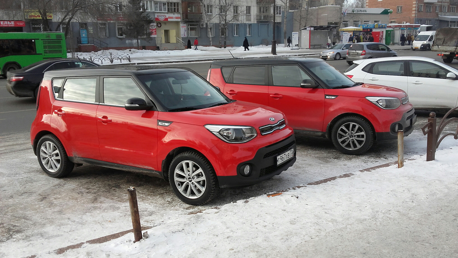 Kia Soul красная крыша