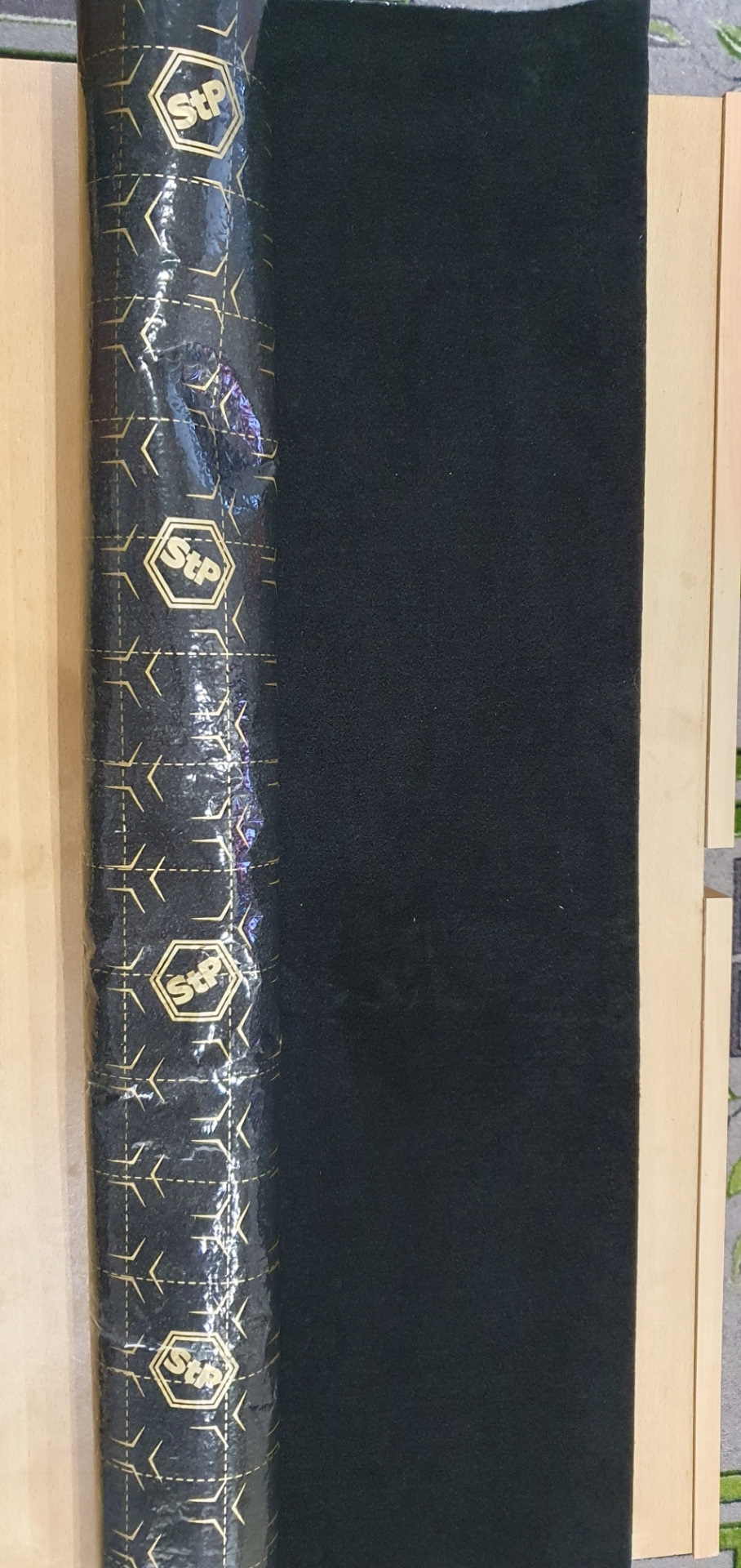 Перетянул обшивку задней двери карпетом — Toyota Prius (50), 1,8 л ...