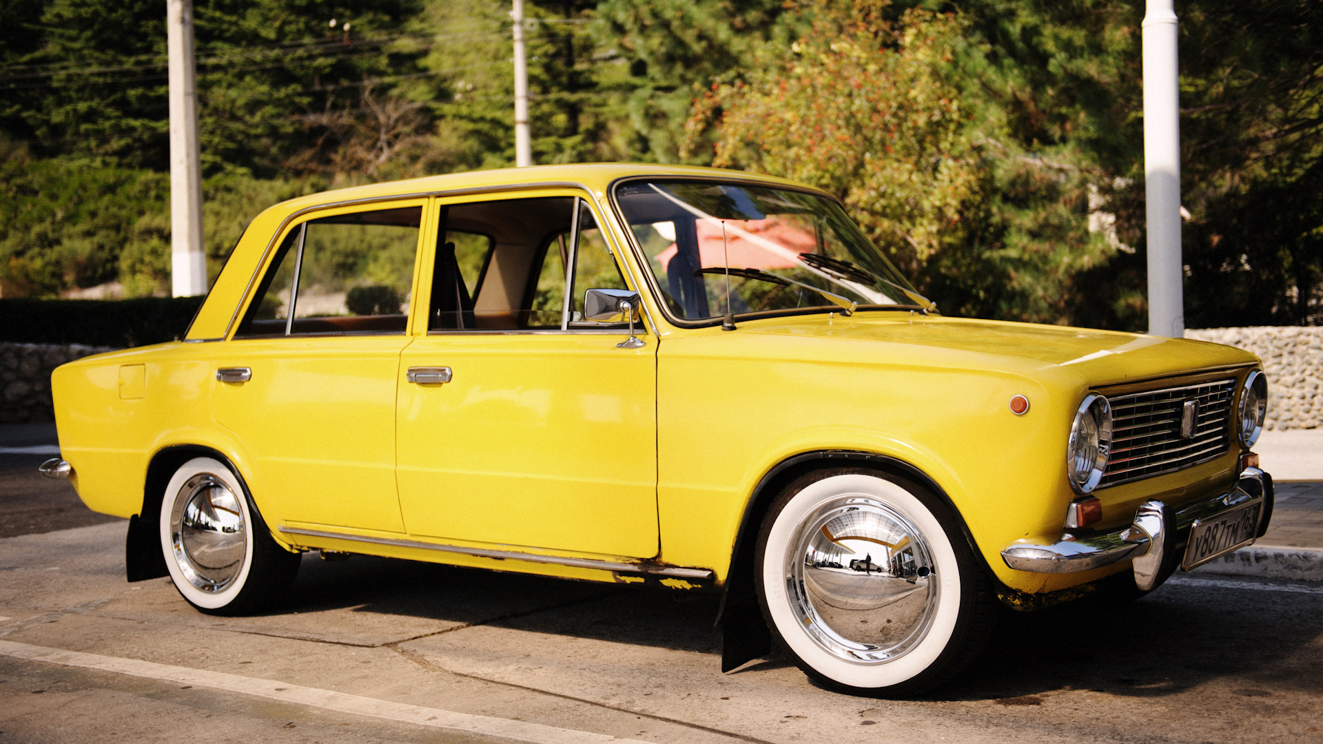 Машины лимонной. Лада 2101 желтая. Lada 2101 желтый. Lada 1035 желтая. Жигули 2101 жёлтая.