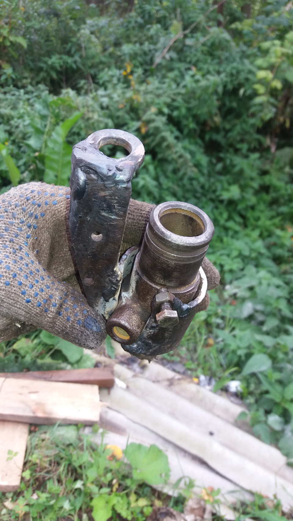 Сломалось крепление рабочего цилиндра сцепления — Москвич 2140, 1,5 л ...