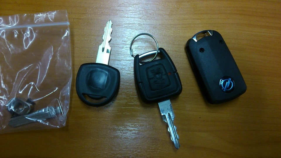 Ключ опель зафира б. Ключ Опель Зафира. Ключ выкидной для Опель Зафира а. Opel Zafira 2003 чип ключа.