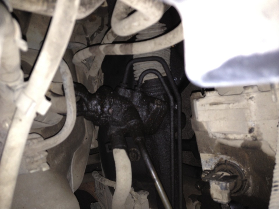 Течь рулевой рейки — Nissan Almera II (N16), 1,5 л, 2005 года | своими ...