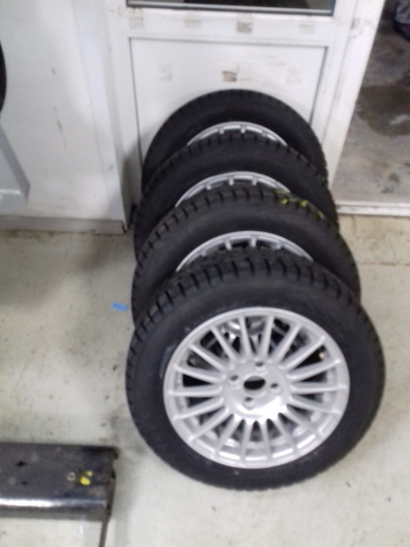 Ikon tyres 185 60 r15