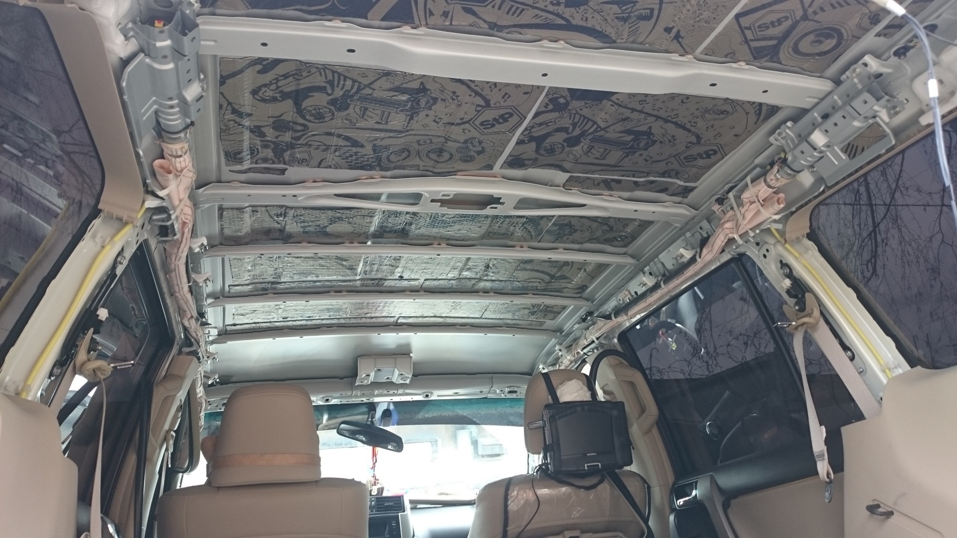 Крыша прадо. Потолок на ленд Крузер Прадо 78. Потолок Toyota Land Cruiser Prado 120. Потолок Land Cruiser Prado 78. Ленд Крузер Прадо 150 потолок