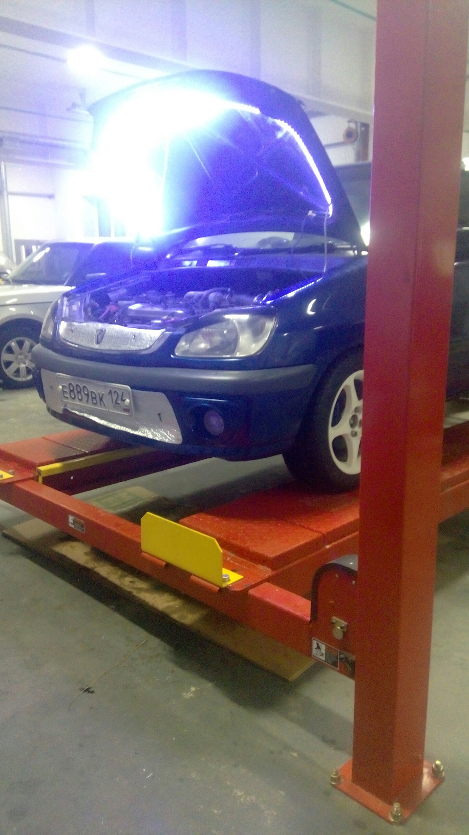 День вынужденных покупок — Toyota Raum (10), 1,5 л, 2000 года ...